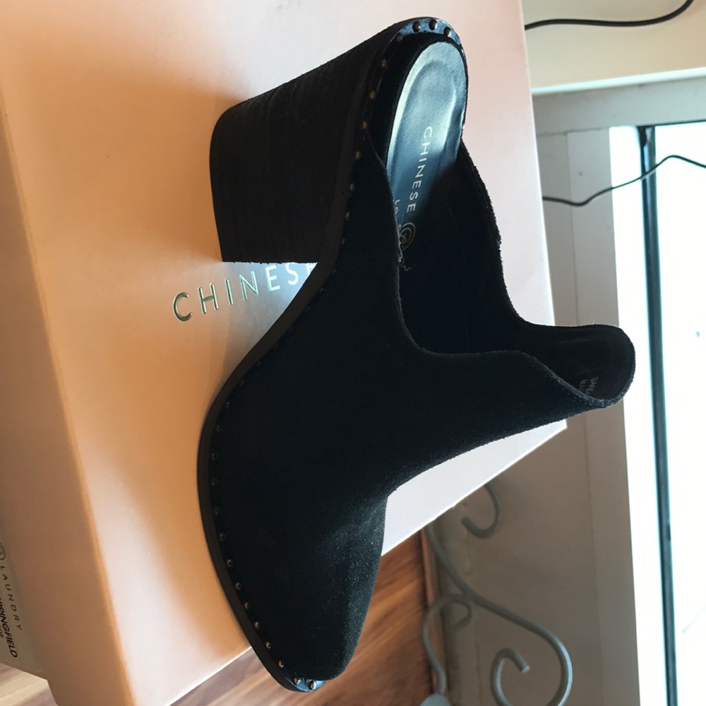 Black suede heel mule